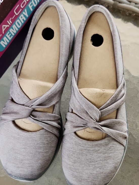 NWT Skechers Women’s Slip-On Knotted Flats in Gray Sz 11 - Picture 3 of 3